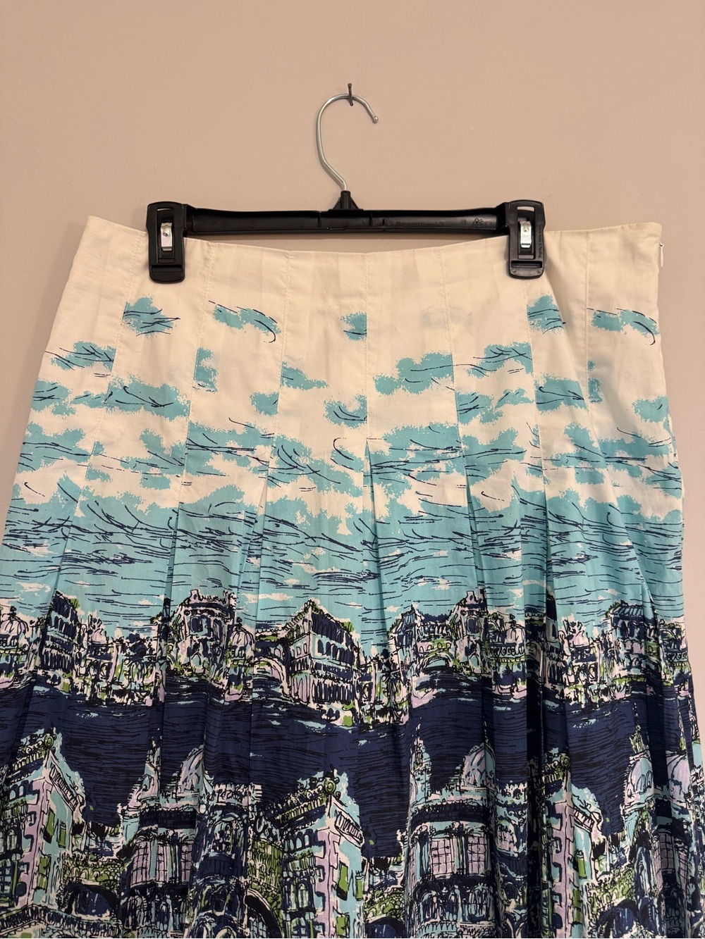 Pleated Scenic Print Midi Skirt in White and Blue - Picture 3 of 7
